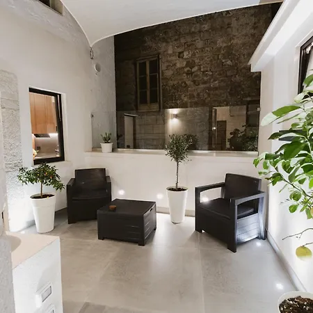 Fondaco Dei Longobardi * Trani